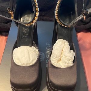 VERSACE PLATFORM PUMP